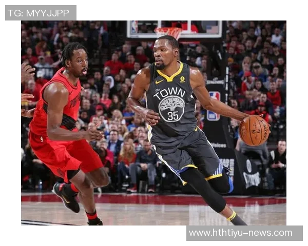 杜兰特半场表现稳定得分10分三分球未能命中展现全能能力 杜兰特半场表现稳定得分10分三分球未能命中展现全能能力