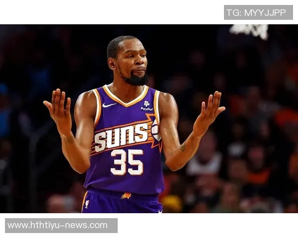 杜兰特半场表现稳定得分10分三分球未能命中展现全能能力 杜兰特半场表现稳定得分10分三分球未能命中展现全能能力