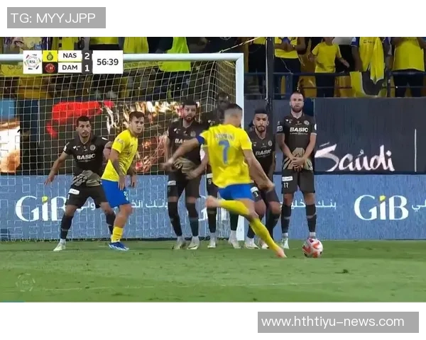 C罗任意球惊险攻门被门将神勇扑出差一点就破门 C罗任意球惊险攻门被门将神勇扑出差一点就破门